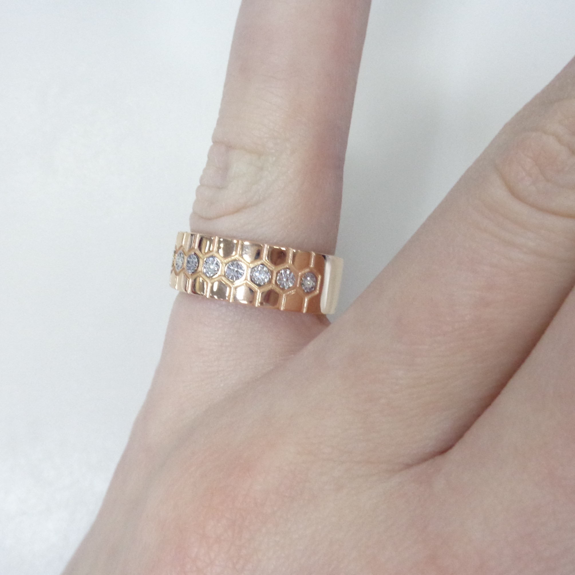 Серебряное кольцо с бриллиантами